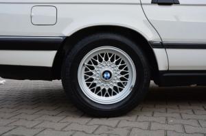 BMW 740i 1992 года  (UK)